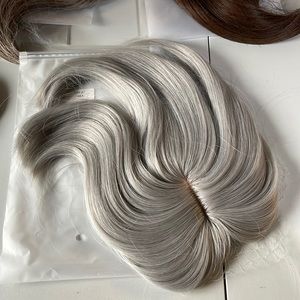 NWT 11” approx salt grey topper straight short w bangs parting soft silver gray